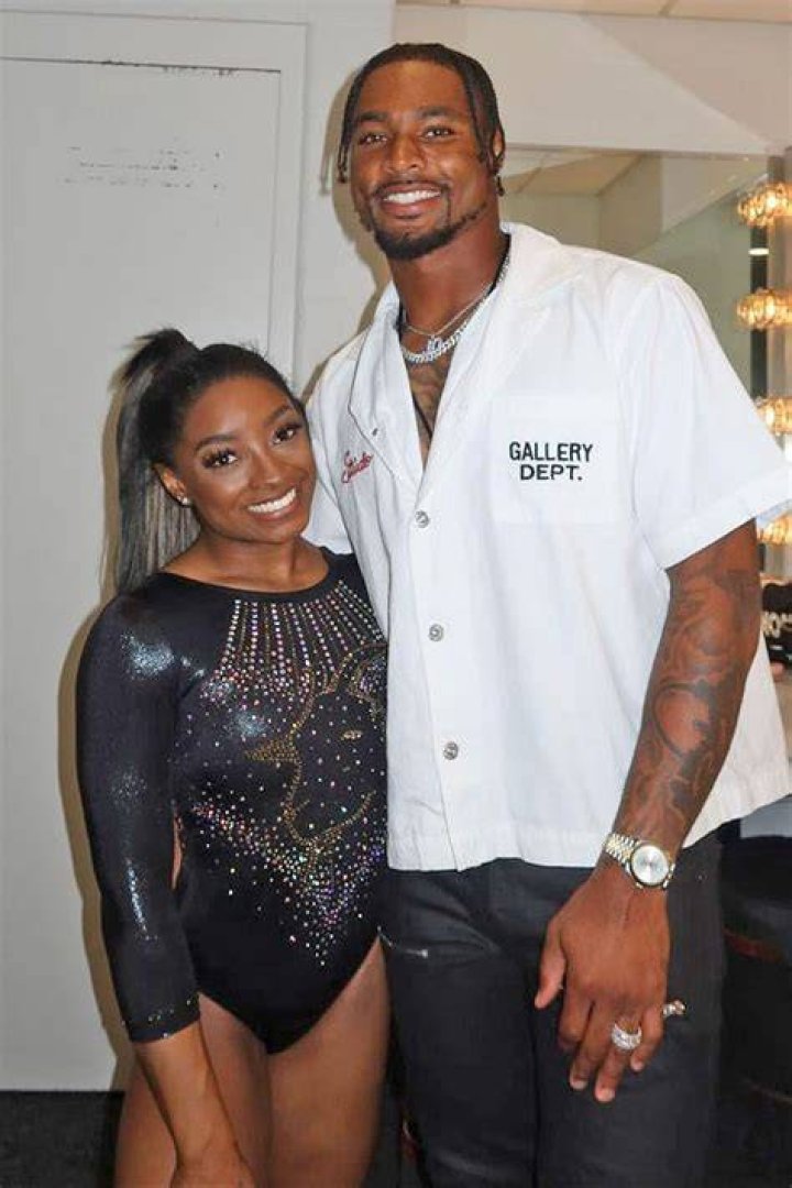 'This guy sucks': Internet calls out Simone Biles' husband Jonathan Owens as his old tweets on gymnast Gabby Douglas resurface