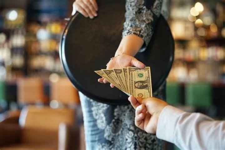 7 "Polite" Tipping Habits That Are Actually Offensive, Etiquette Experts Say
