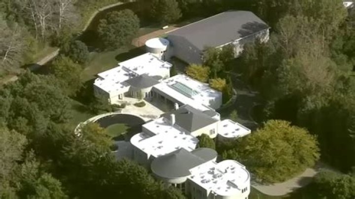 Drone Gives Amazing New Footage Of Michael Jordan's $14 Million Chicago Mansion