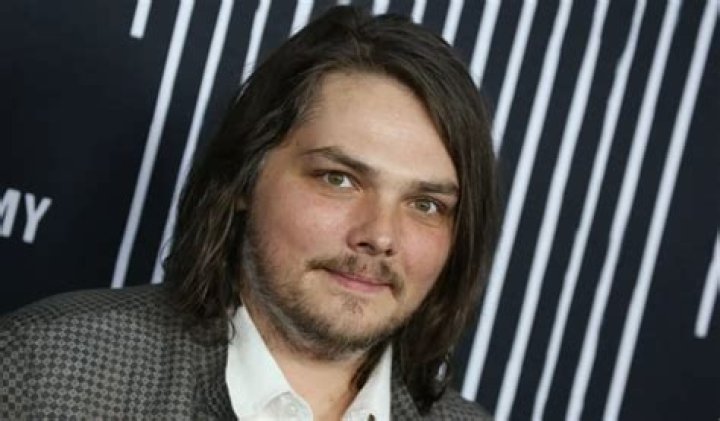 Gerard Way Height, Weight, Age, Girlfriend, Family, Facts, Biography