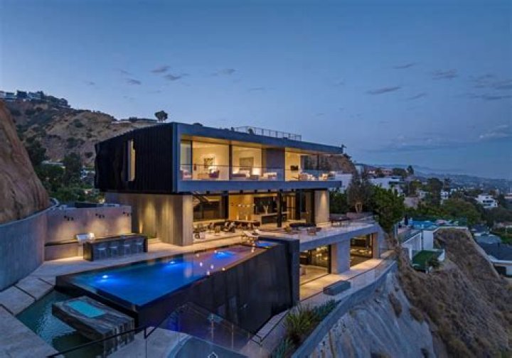 If This California Mansion Sells For Its $500M Asking Price, It Would Become America's Most Expensive Home