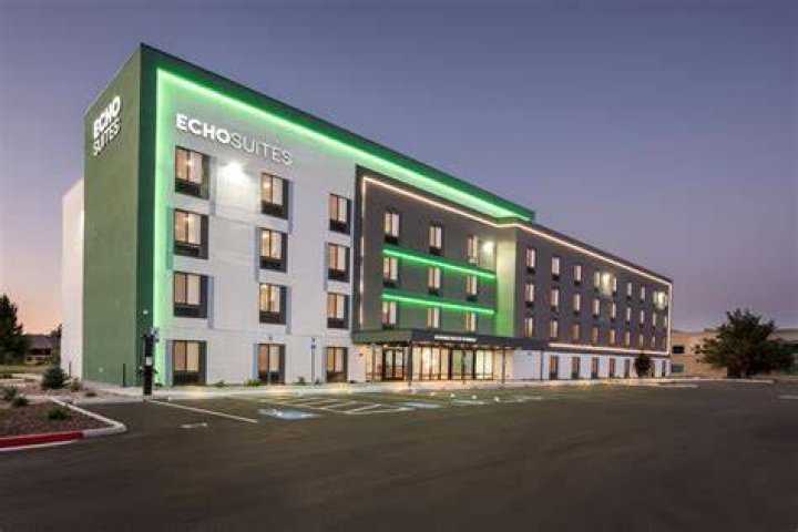 Reno Suites Hotel Opens |