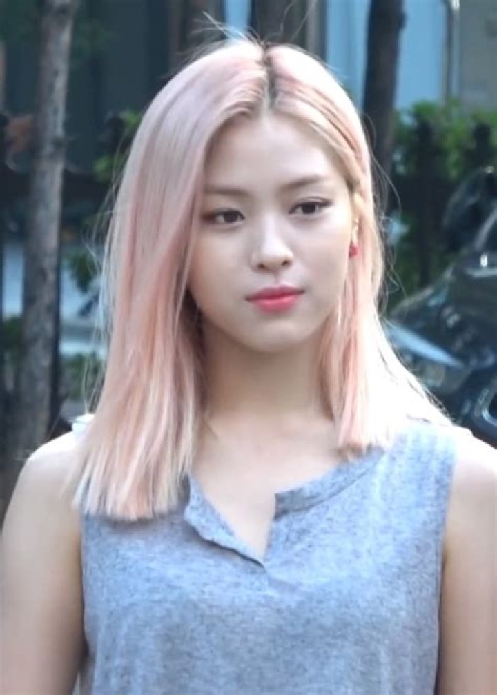 Ryujin Height, Weight, Age, Boyfriend, Family, Facts, Biography